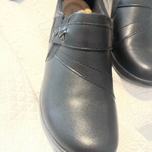 Womens Sz 6.5 Black Faux Leather Slip on Shoes